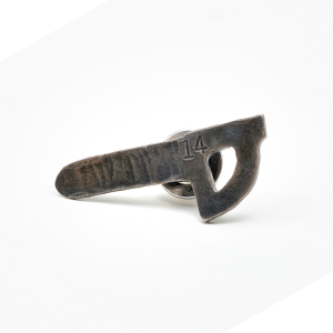 Silber Haken ピンバッジ